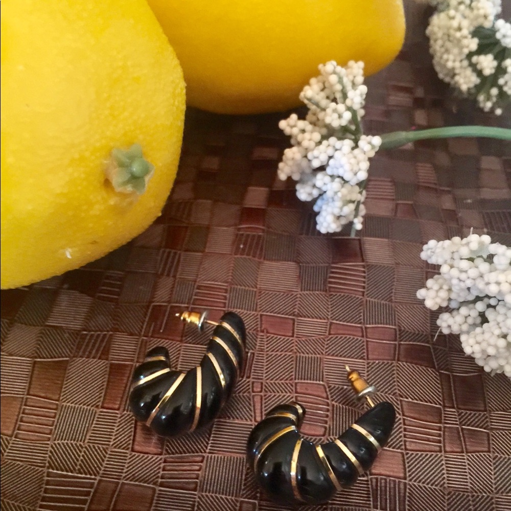 Black Onyx Gold Wire Wrapped Scalloped Earrings
